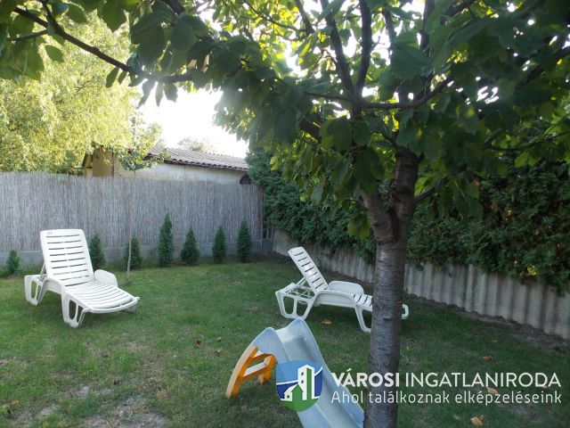 Igényes családi ház plusz 3 db. apartman!