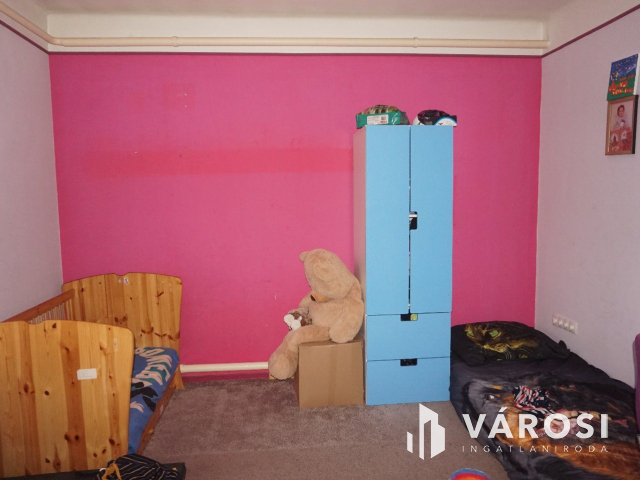 Modernizált tanya akár több generáció részére is eladó!