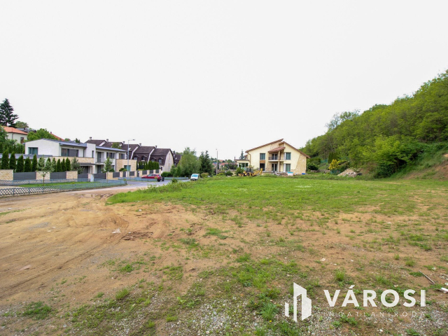 Pécskő út végén építési telek eladó!
