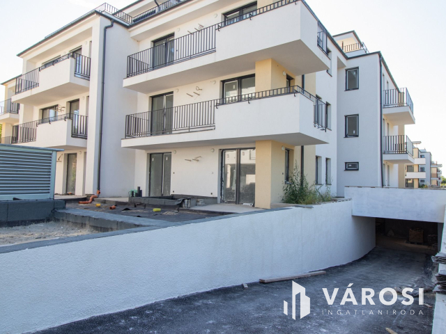 Kulcsrakész lakás Péterhegyen L-F-1