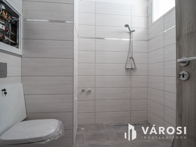 Kulcsrakész lakás Péterhegyen J-F-2