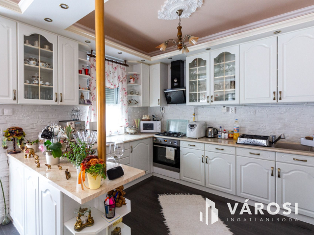 Mindszent központjától 5 perc sétára.