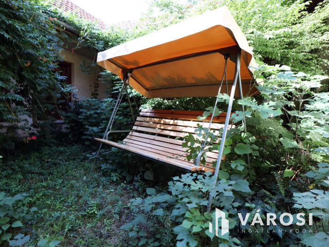 Gyönyörű, kertkapcsolatos otthon, lehetőségekkel.