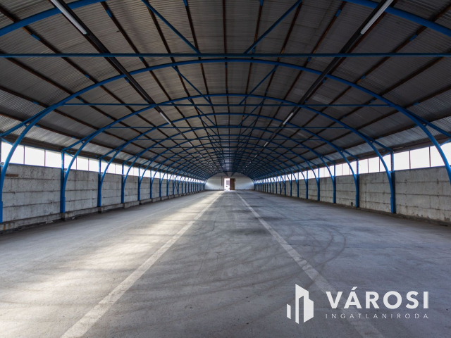 1080 m2-es csarnok raktározásra kiadó