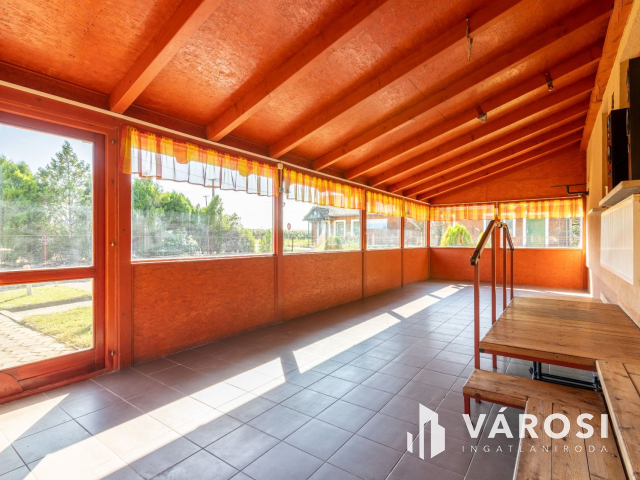 Vendéglő plusz erdő, a 46-os főút mentén