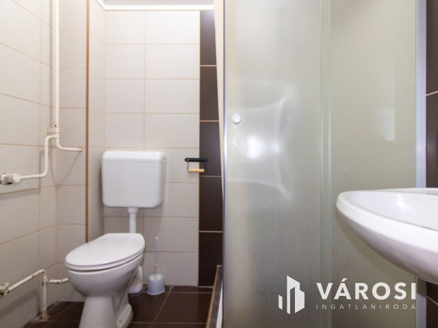 Komárom központi részén Hotel eladó