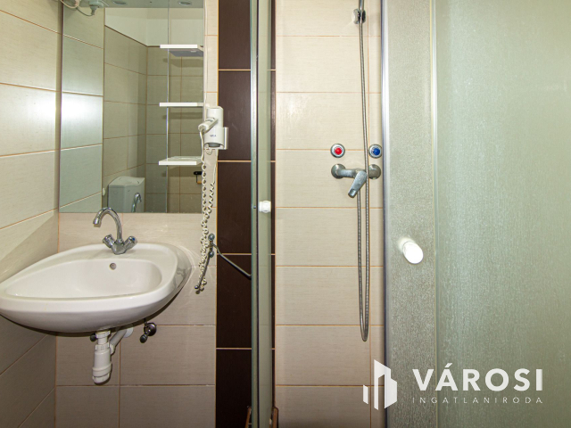 Komárom központi részén Hotel eladó