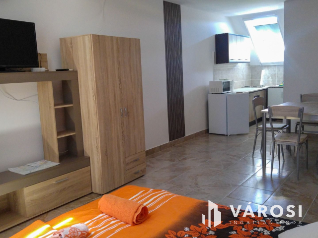 15 apartmanból álló apartmanház eladó Siófokon