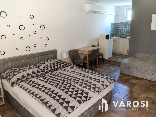 15 apartmanból álló apartmanház Siófokon