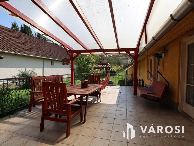 Nagy családi ház Parád központjában