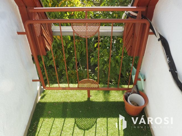 Újszeged legkedveltebb utcájában,minőségi szép lakás eladó.