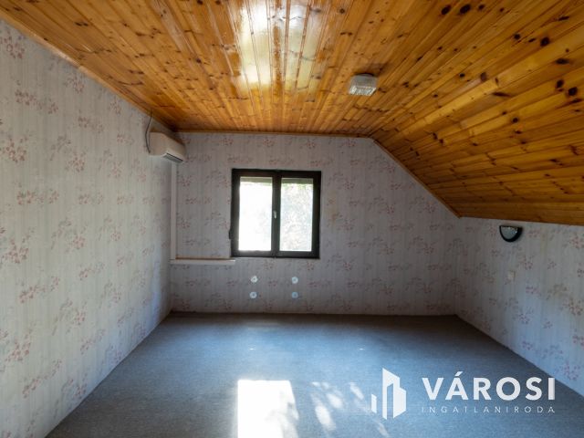 Második emeleti lakás az Aranyparton