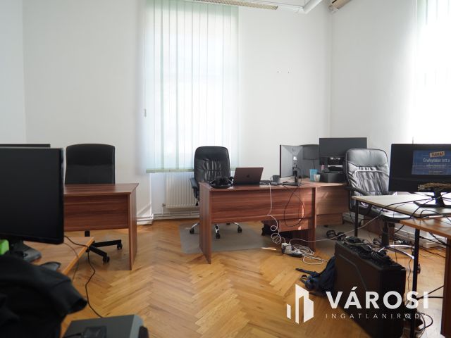 Kiadó lehetőségekben gazdag ingatlan a Belvárosban