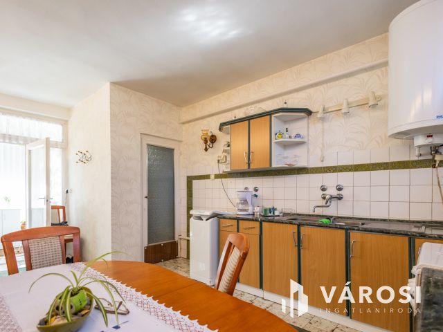 Több lehetőség egy ingatlanban a Várfürdő közelében