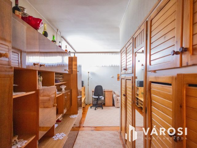 Több lehetőség egy ingatlanban a Várfürdő közelében