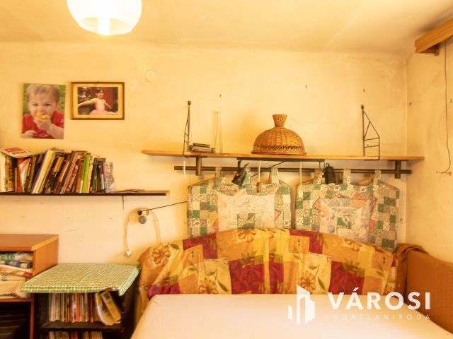 Nagykovácsiban felújitandó, vagy bontandó ház ! Döntse el Ön