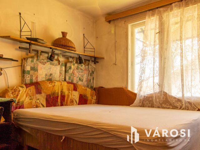 Nagykovácsiban felújitandó, vagy bontandó ház ! Döntse el Ön