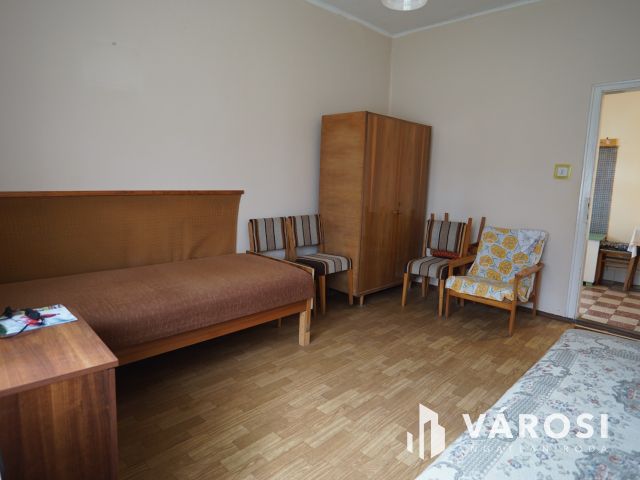 Murakeresztúron családi ház, nagy telekkel!