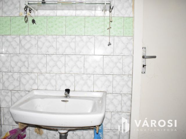 Egyedi stílus, tégla falazat, tágas terek Eleken!