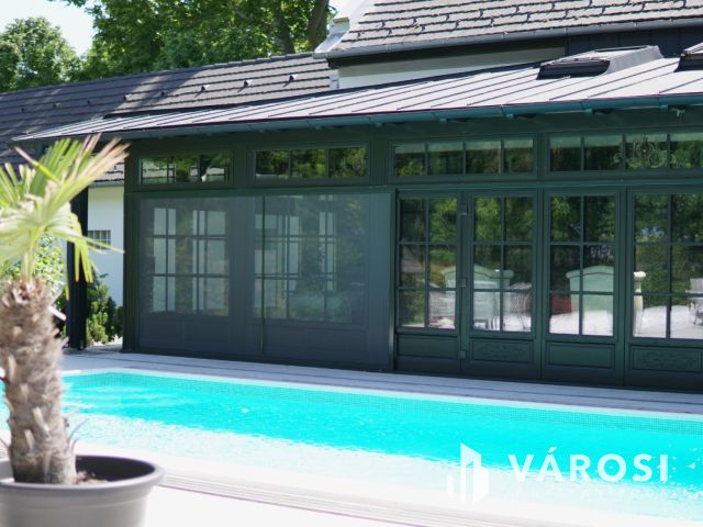 Kúria eladó Zsombón, birtokkal és naperőművel!