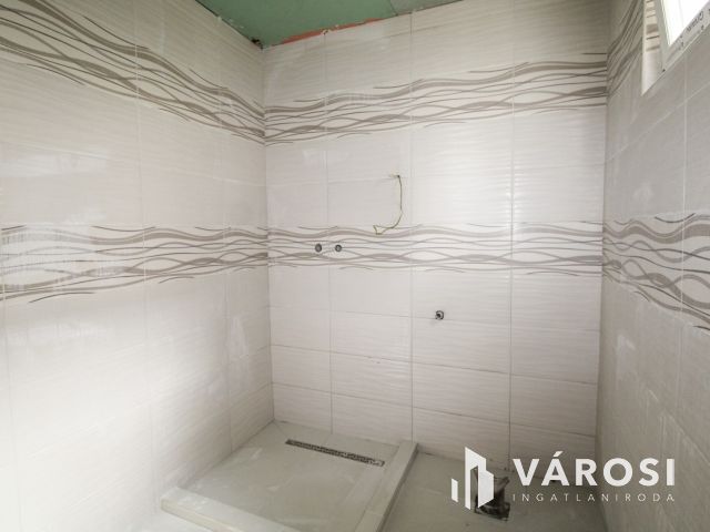 Üzleti lehetőség Kétegyháza központjában, aktív bérlőkkel