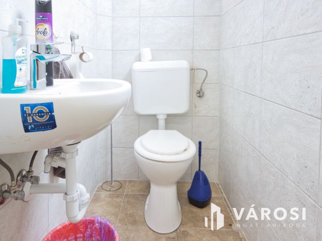 1000 m2-es csarnok műhelynek, raktárnak kiadó