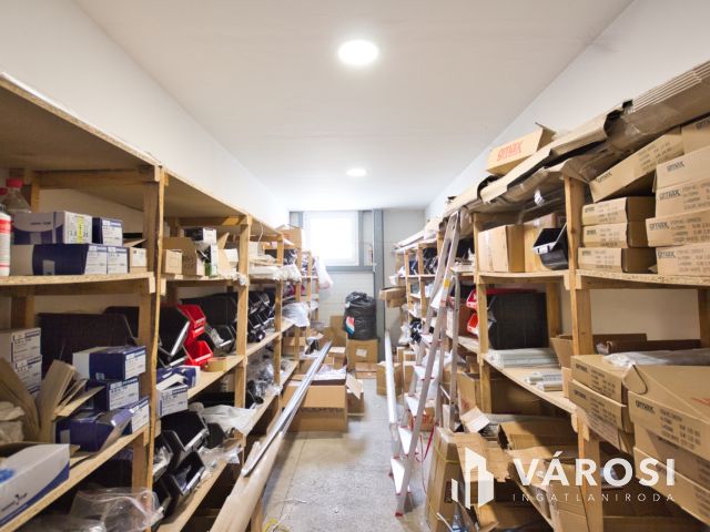 1000 m2-es csarnok műhelynek, raktárnak kiadó