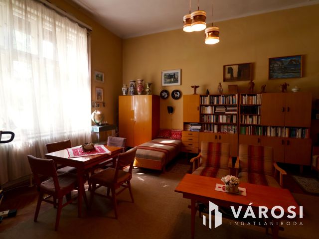 Patinás polgári ház a Kálvin tér közelében