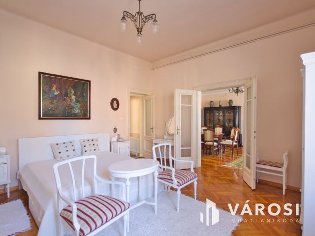 Kivételes hangulatú, belvárosi családi ház eladó