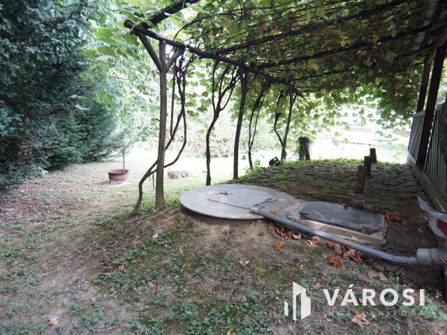 Cserfői hegyen lakható hétvégi ház