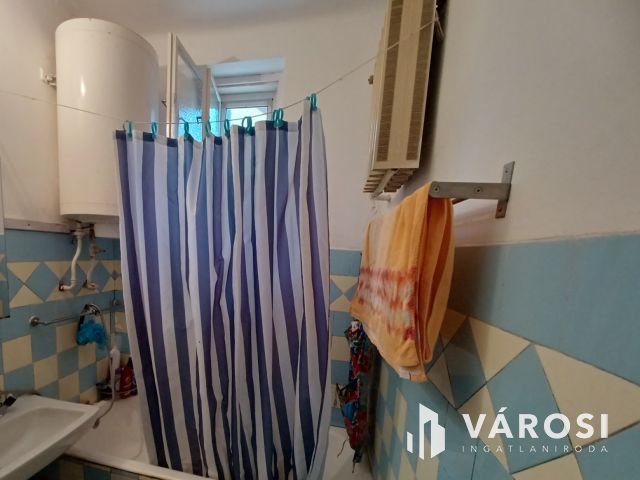 Családi ház gazdálkodásra alkalmas területtel