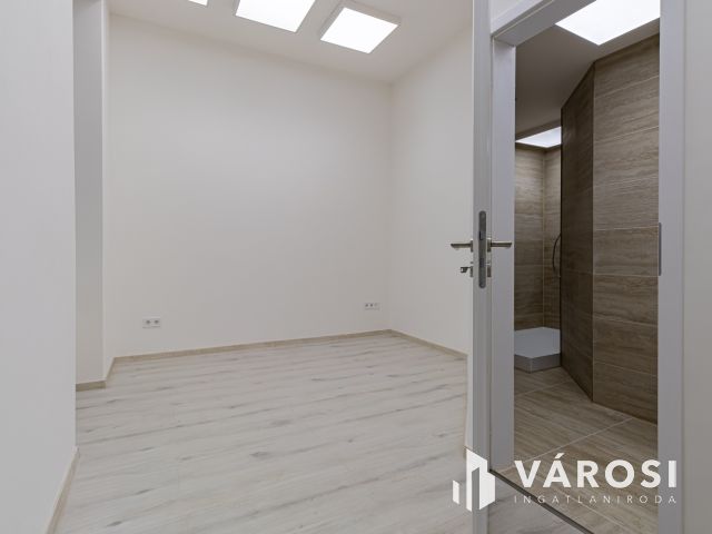 Mammut bevásárló központra panorámás lakás  a Széna téren