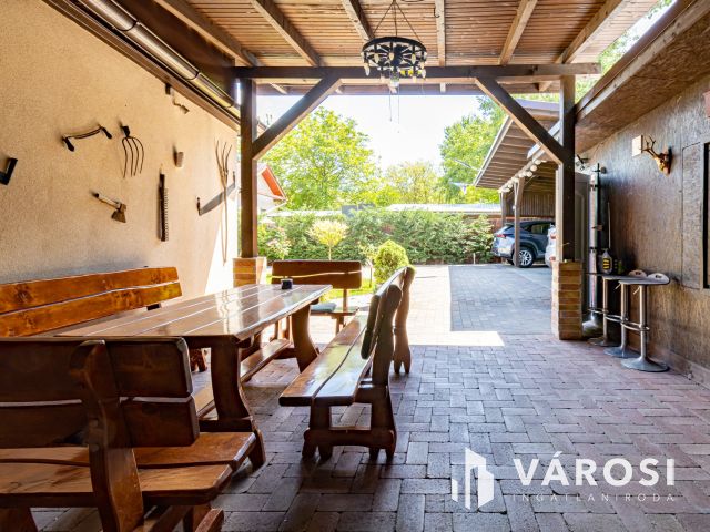 Két  ház, egy telken,  erdő mellett Szigethalmon eladó