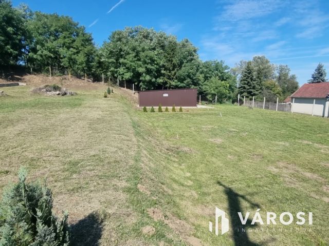 Összközműves eladó telek, Hosszúvölgyön!