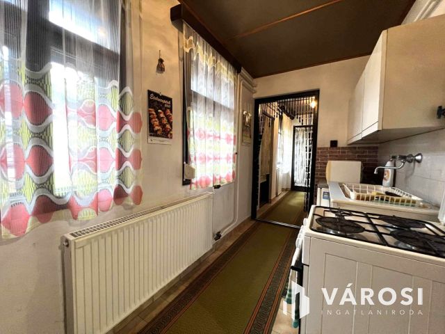 Tótkomlós belvárosában 3 szobás, jó elrendezésű ház eladó