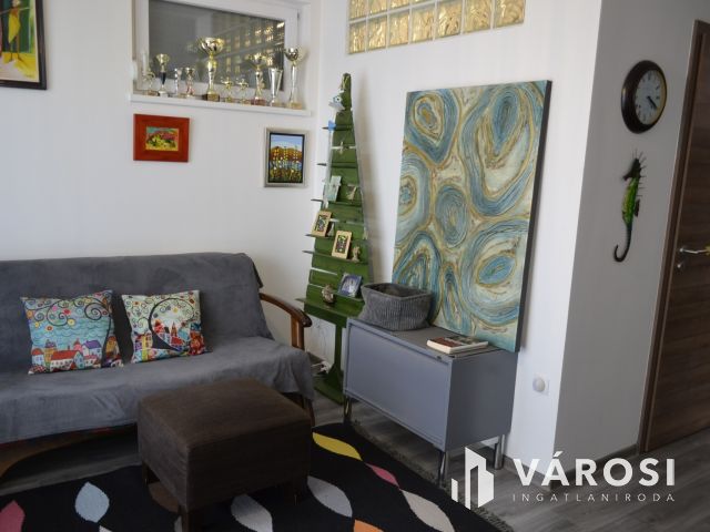 Újszerű 2+4 szobás földszinti kertkapcsolatos Balatonfüreden