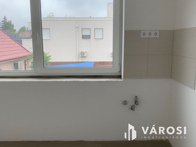 Egy  új, impozáns lakás eladó.