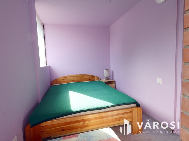 Parádsasváron erdővel határos nyaraló eladó