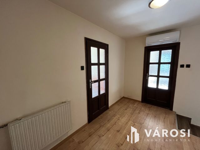 Debrecen Homokertben, Csendes Szép Utcában, Jó Ház Eladó!