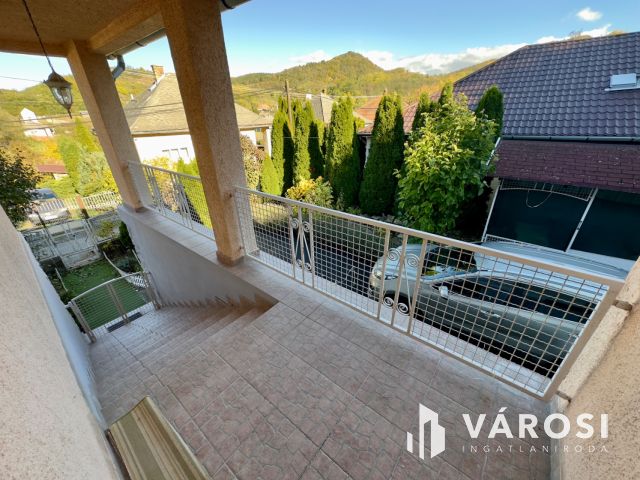 Bárna csendes utcájában jó állapotú családi ház eladó!