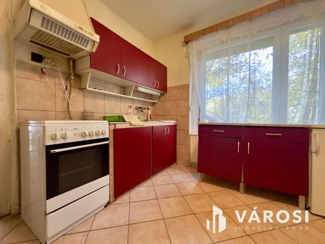 Kazinczy úton felújítandó családi ház eladó!