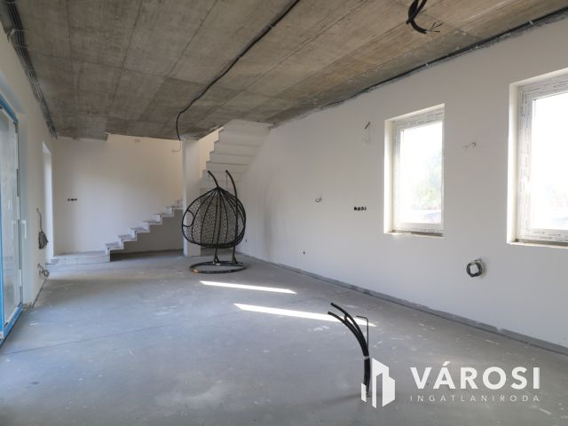 Emeltszintű szerkezetkész ikerház,  Új-petőfi telepen eladó!