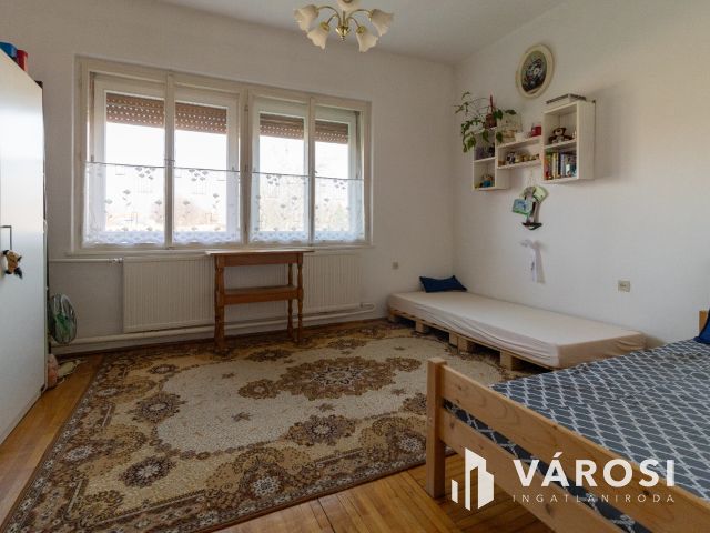 Tégla falazatú, 3 szobás családi ház Jamina elején