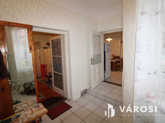 Gyulaváriban 3 szobás családi ház eladó.