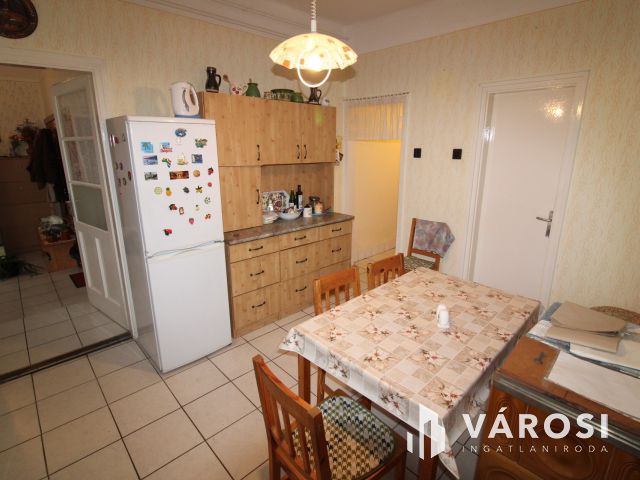 Gyulaváriban 3 szobás családi ház eladó.