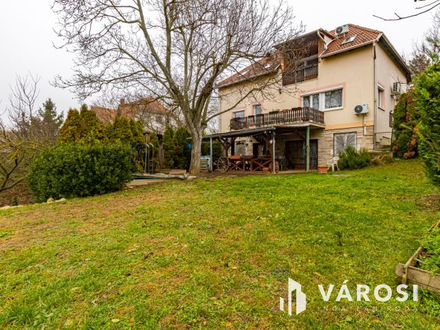 Családi ház Ürömön, akár három generációnak