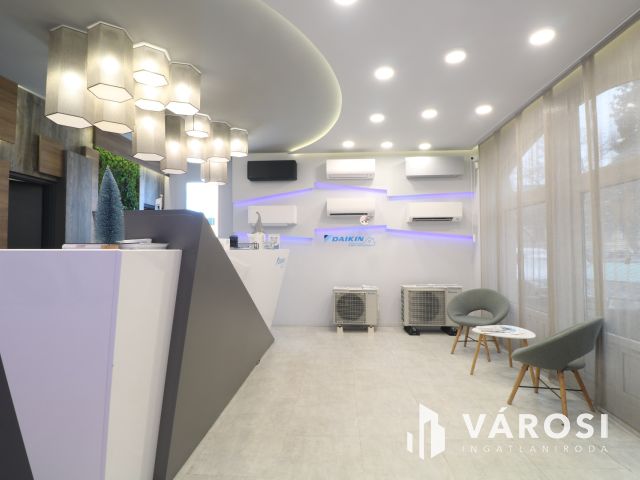 Utcafrontos,főldszinti,kirakatos szép iroda eladó.