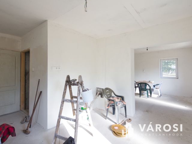 Kiváló adottságú, 2025-ös építésű telephely eladó