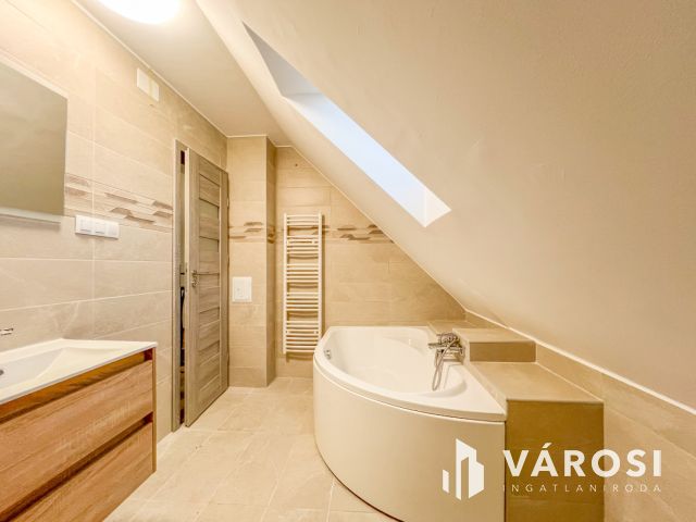 Új családi ház, garázzsal