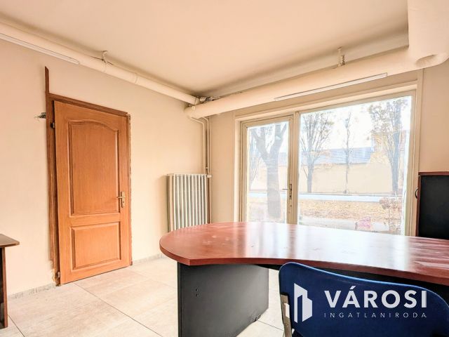 Belvárosi üzlethelyiség/iroda eladó!